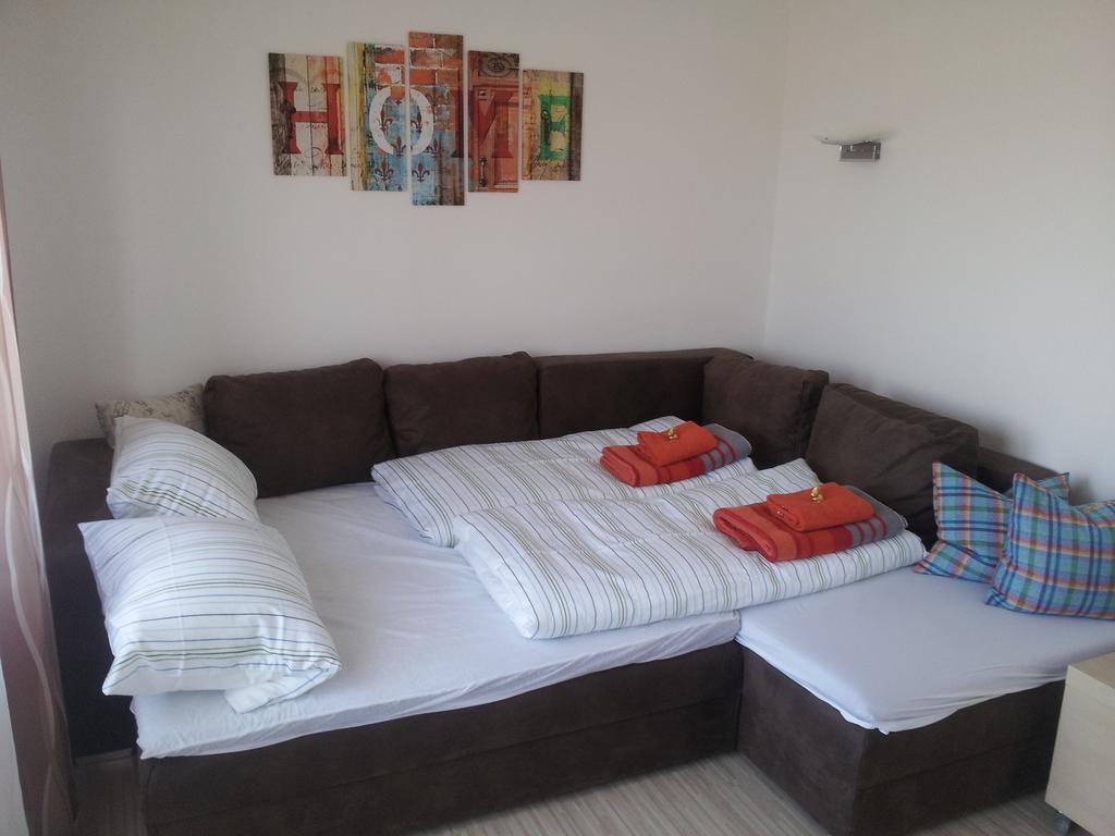 Ferienwohnung Mueller เคนซิงเงน ภายนอก รูปภาพ