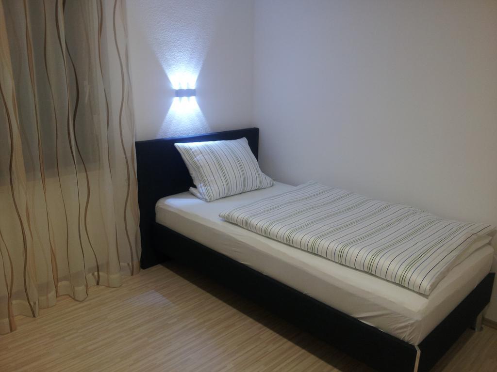 Ferienwohnung Mueller เคนซิงเงน ภายนอก รูปภาพ