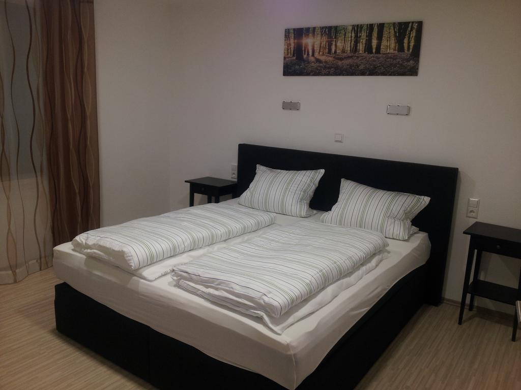 Ferienwohnung Mueller เคนซิงเงน ภายนอก รูปภาพ